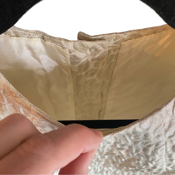 VTG 60’s crop top White w/abstract raise silver detail button up back scalloped - Picture 4 of 6